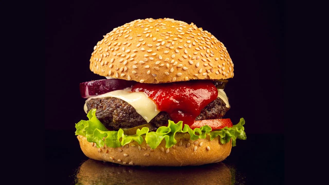 Jak podgrzać bułki do hamburgerów, aby były idealnie chrupiące?