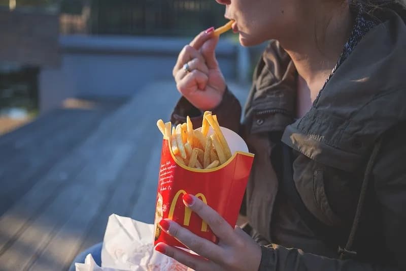 Ile kosztują zakręcone frytki w McDonald's? Ceny i warianty zamówień