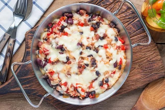 Prosta i smaczna zapiekanka z ryżem wegetariańska na każdą okazję