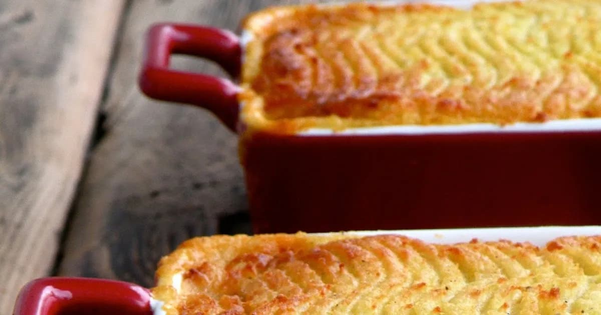 Szybka zapiekanka z ziemniaków puree i mięsa mielonego na obiad