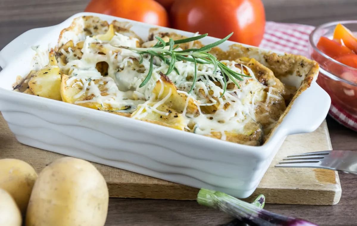 Szybka zapiekanka ziemniaczana – łatwy przepis na pyszny obiad dla rodziny