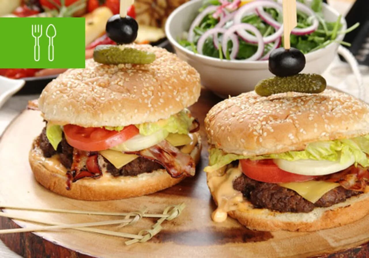 Burger z czym? Odkryj najlepsze składniki i dodatki, które zachwycą