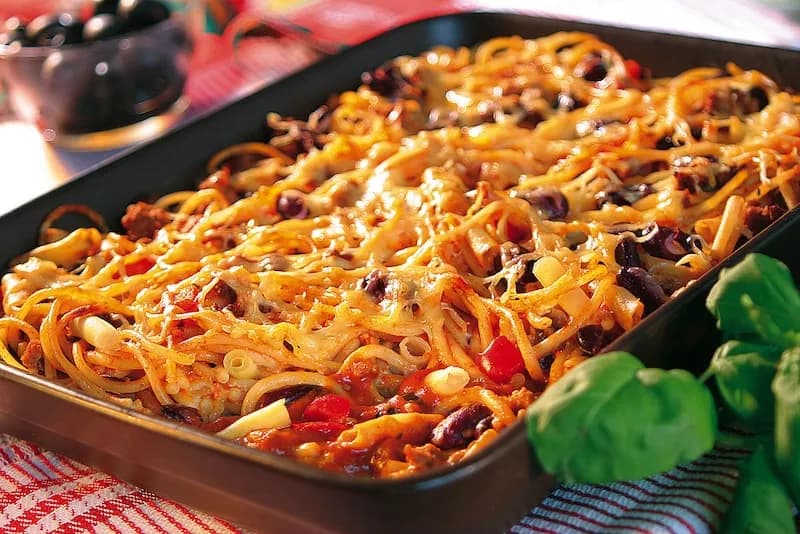 Pyszna zapiekanka meksykańska z makaronem - łatwy przepis krok po kroku