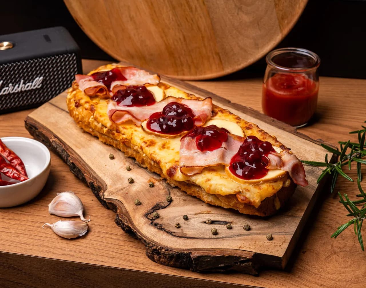 Najlepsze przepisy na zapiekankę góralską, które zachwycą każdego