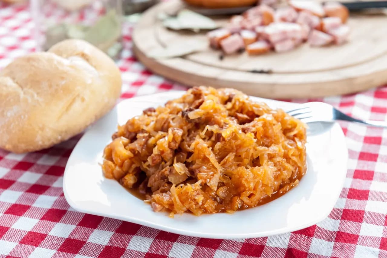 Jakie przyprawy dodać do bigosu, aby nadać mu wyjątkowy smak?