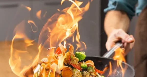 Jakie przyprawy do warzyw na patelnię, by uniknąć mdłego smaku?