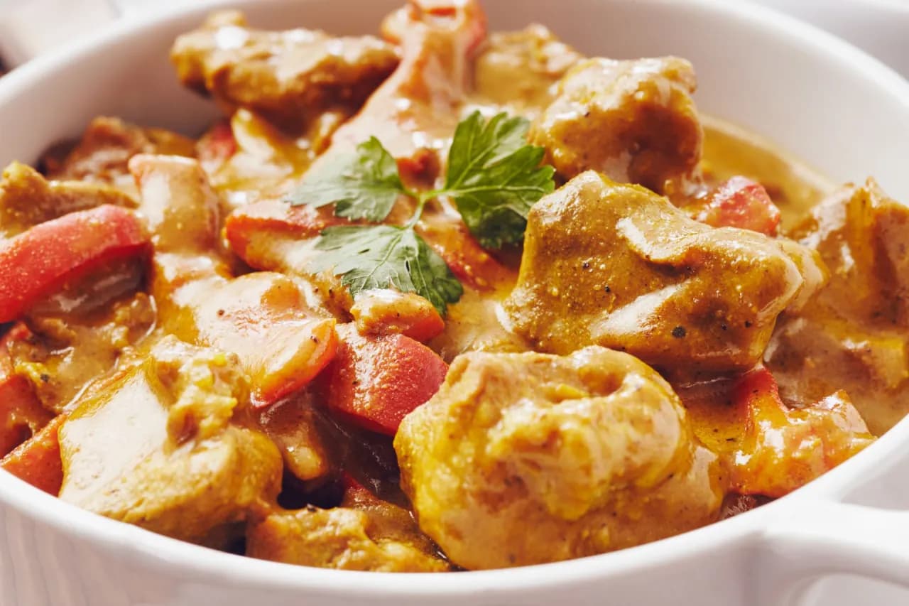 Przyprawa curry do czego? Odkryj smaki, które zachwycą!
