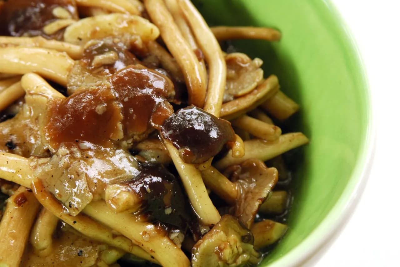 Jak zrobić sos grzybowy z opieniek - prosty przepis na pyszny smak